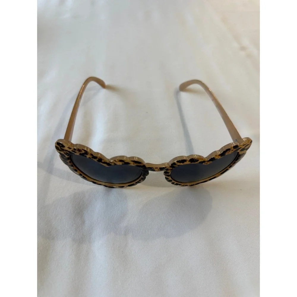 Betsey Johnson Leopard Print Heart Sunglasses Scalloped Edge Brown Tan